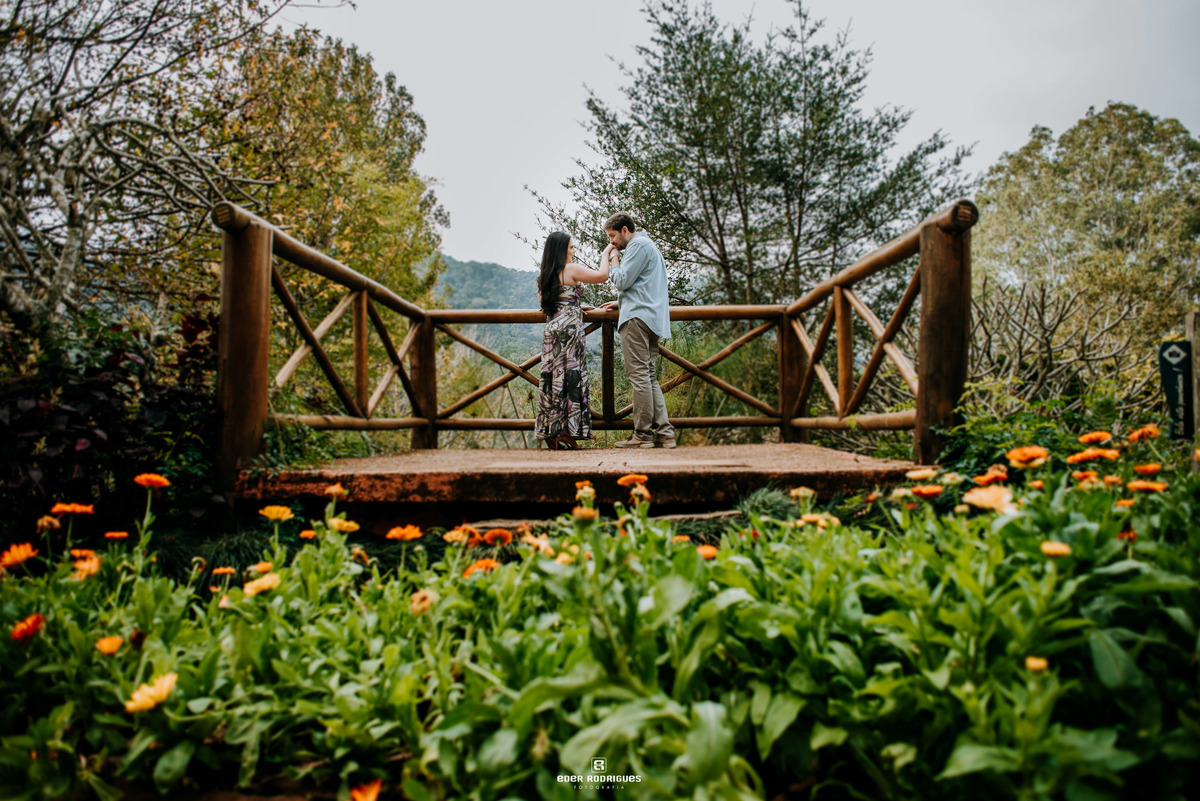 casal no deck em santo antonio do pinhal