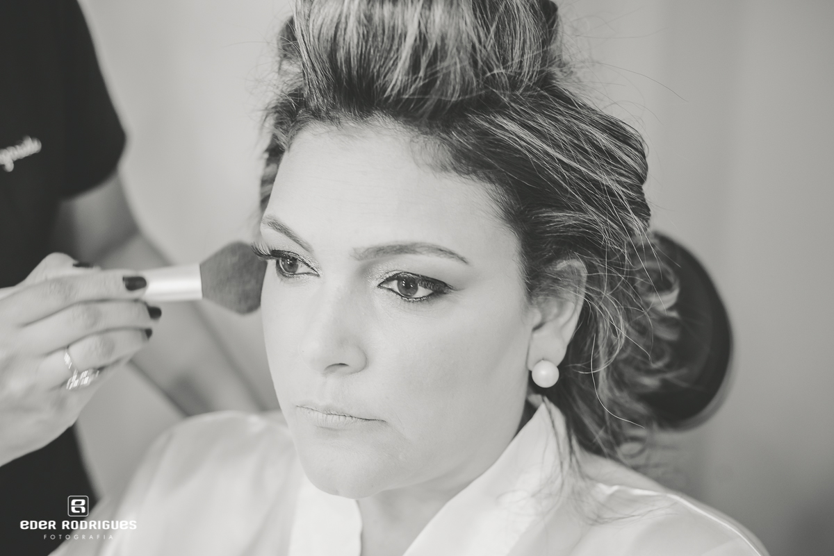 Noiva maqueando no making of