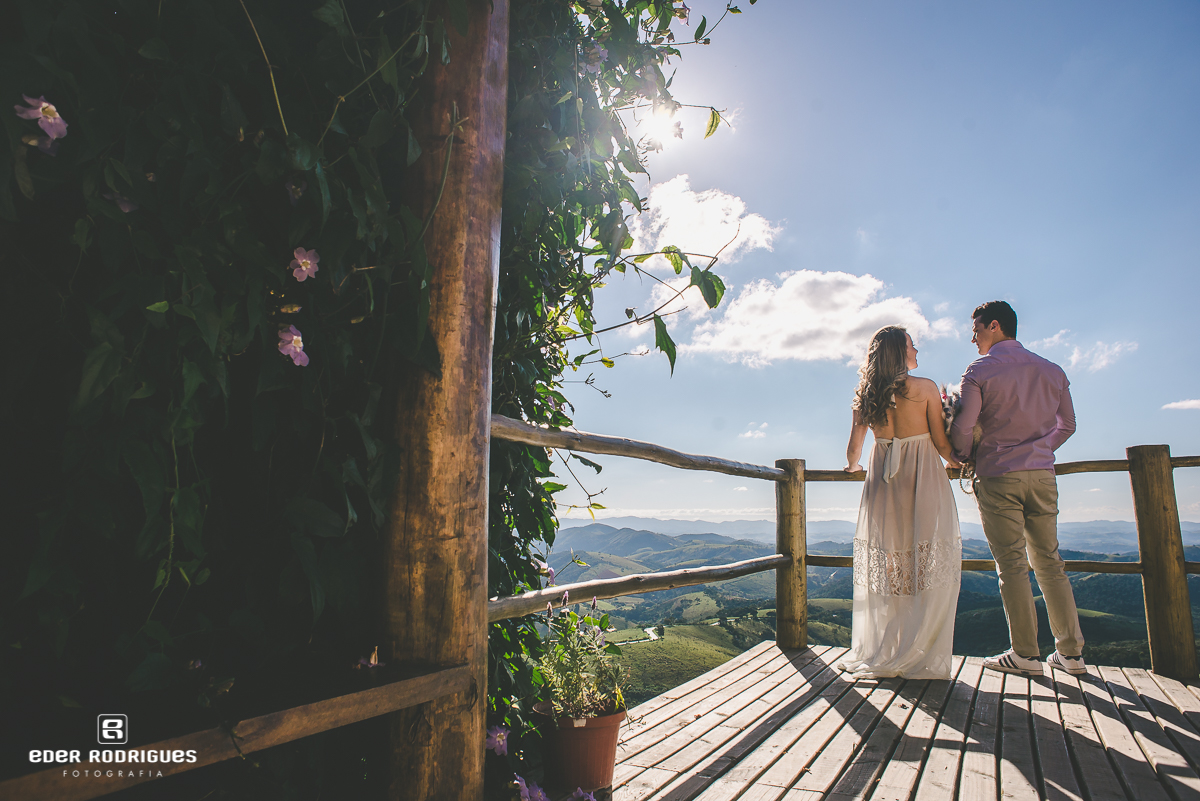 Casal no deck do Lavandário