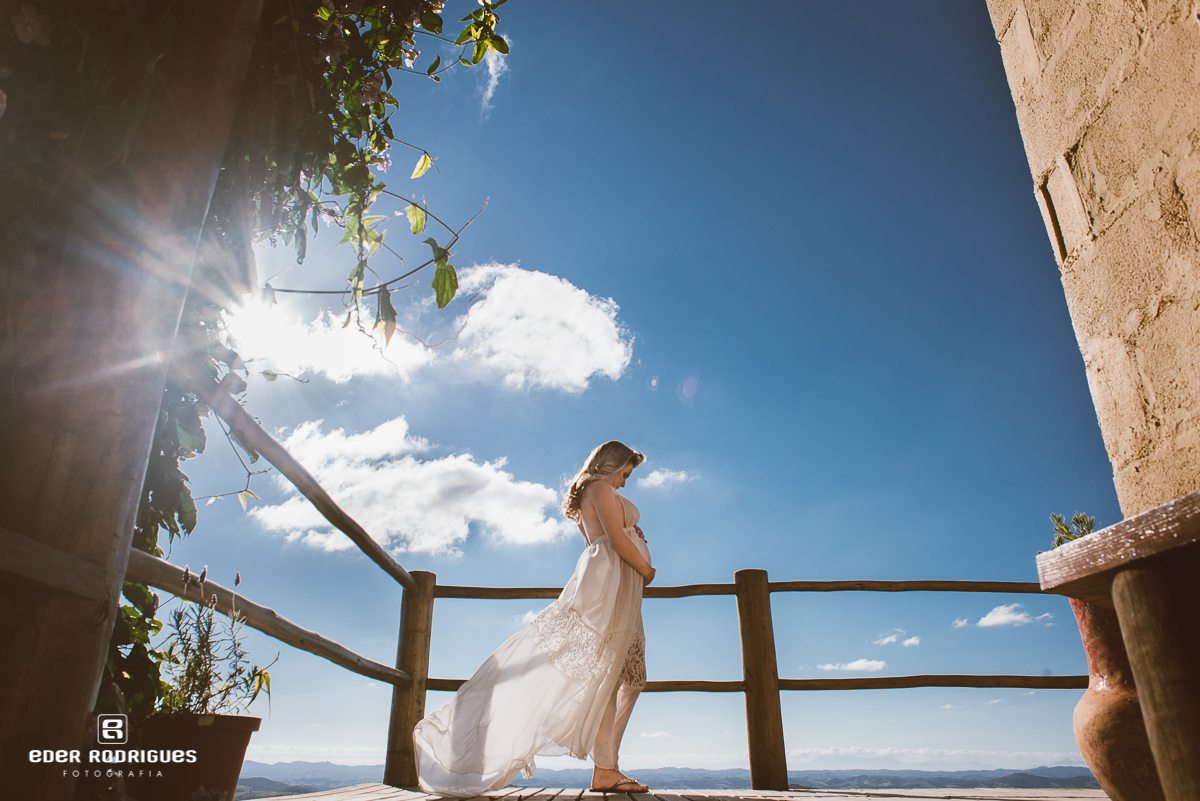 Grávida no deck do Lavandário