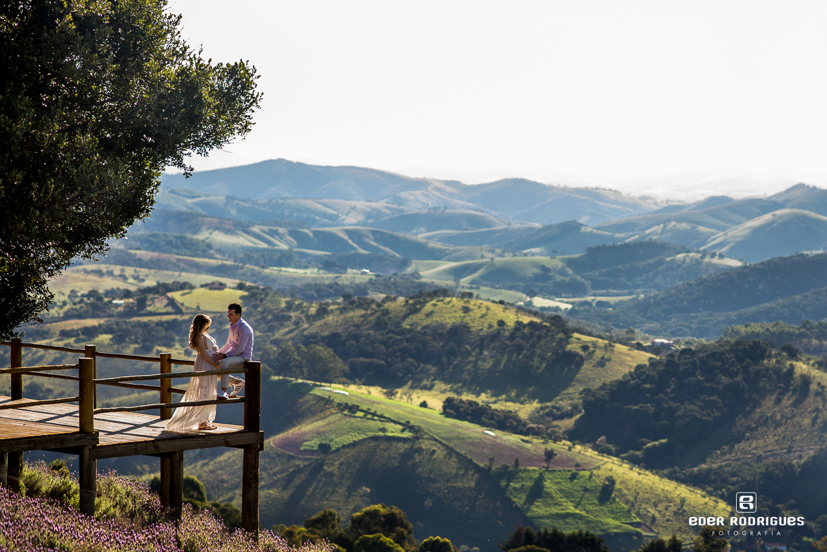 Casal no deck do Lavandário