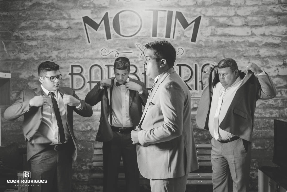 noivo se arrumando com os irmãos no motim jacarei