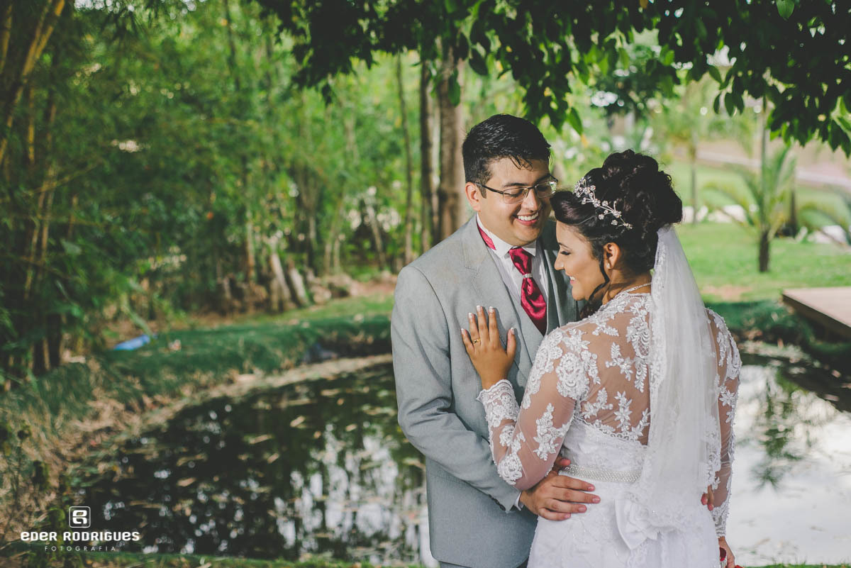 noivos na beira do lago em são jose dos campos