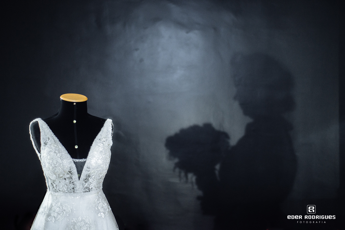 vestido da noiva e silhueta de sunfo