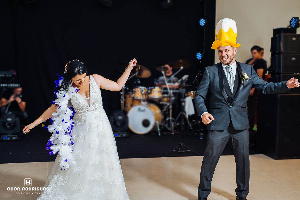 noivos dançando no salão portuscale em sjc