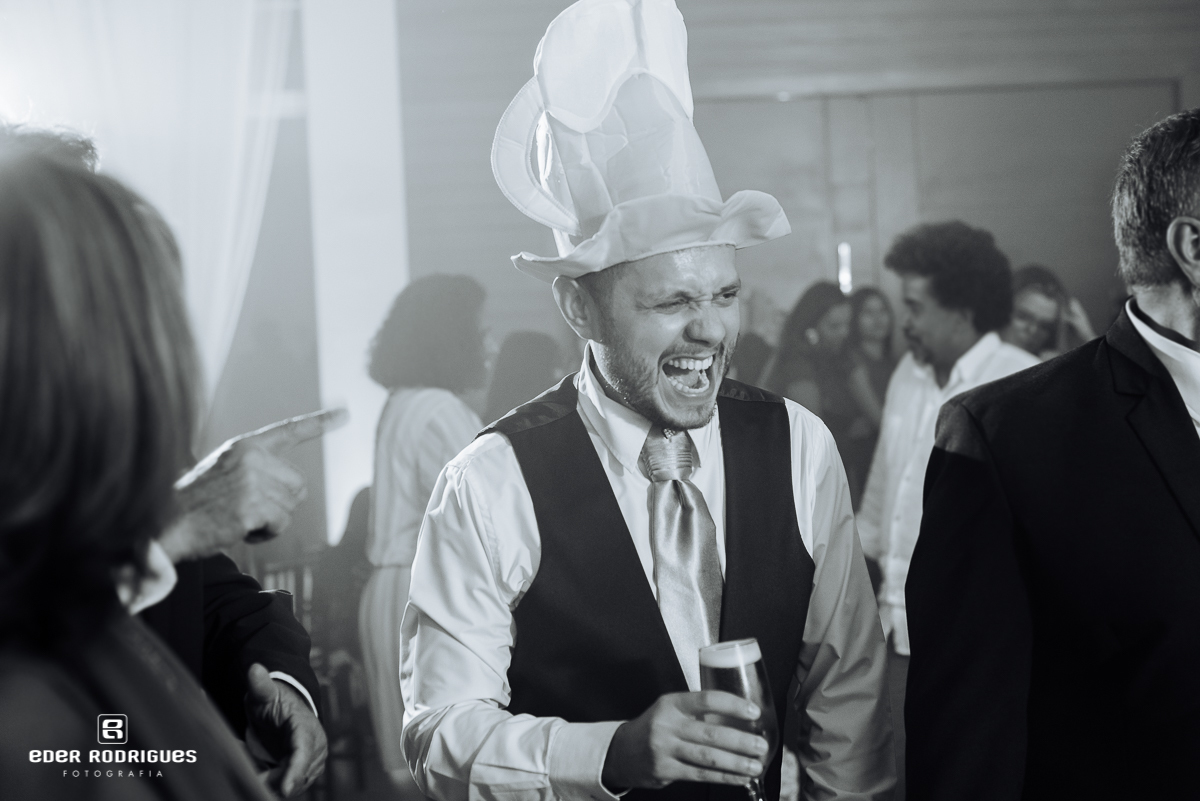 noivo feliz na festa do portuscale em sjc