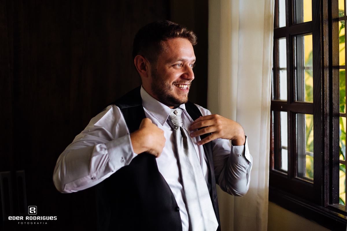 noivo se arrumando no making em sjc