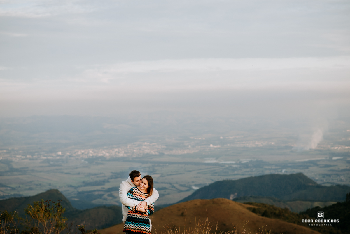 noivos lindos no pico do itapeva