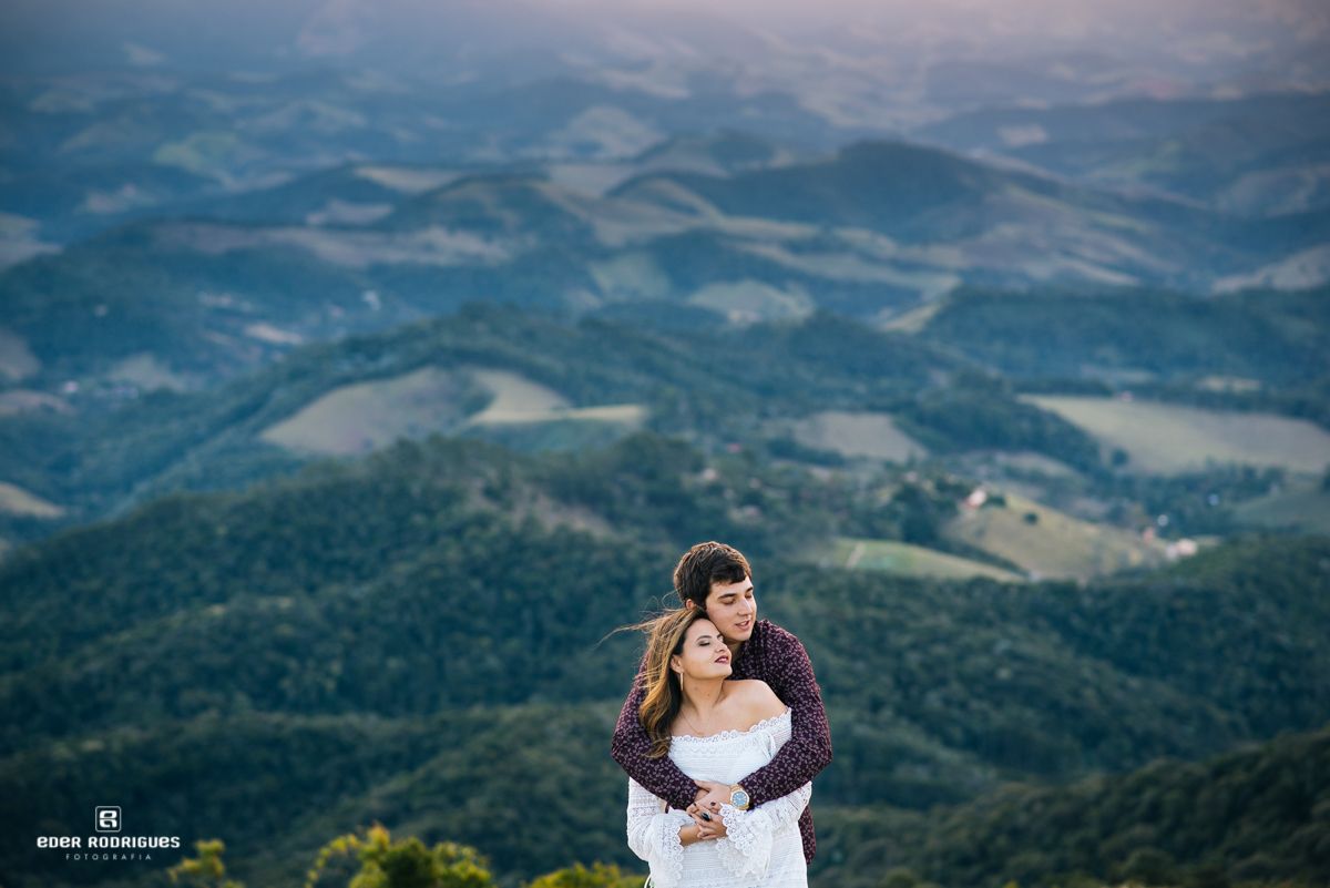 noivos apaixonados no pico agudo santo antonio do pinhal