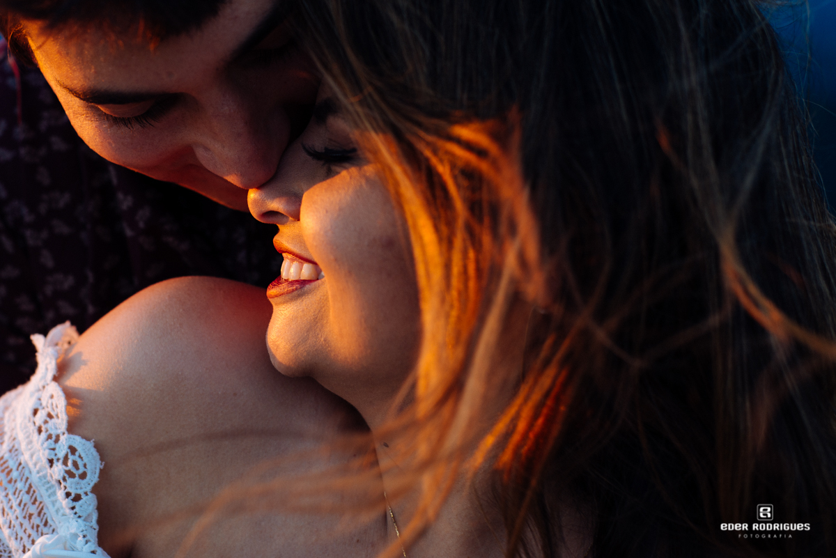 noivo beijando noiva no pico agudo santo antonio do pinhal