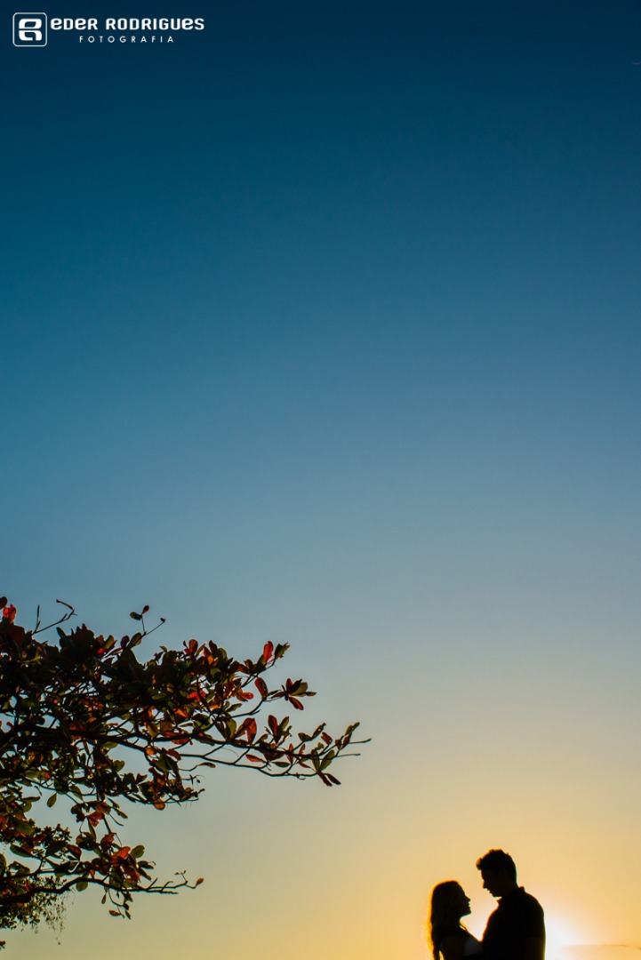 foto silhueta do casal se olhando