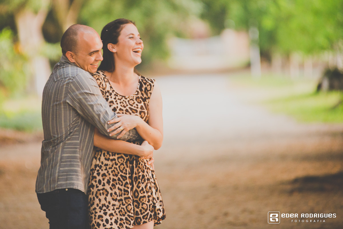 casal felis no ensaio de fotos no parque da cidade sjc