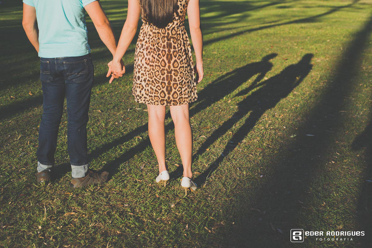 casal na sessão de fotos no parque da cidade sjc