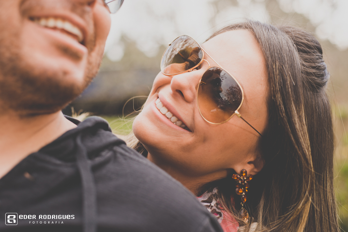 noiva alegre na cerejeiras em campos do jordão