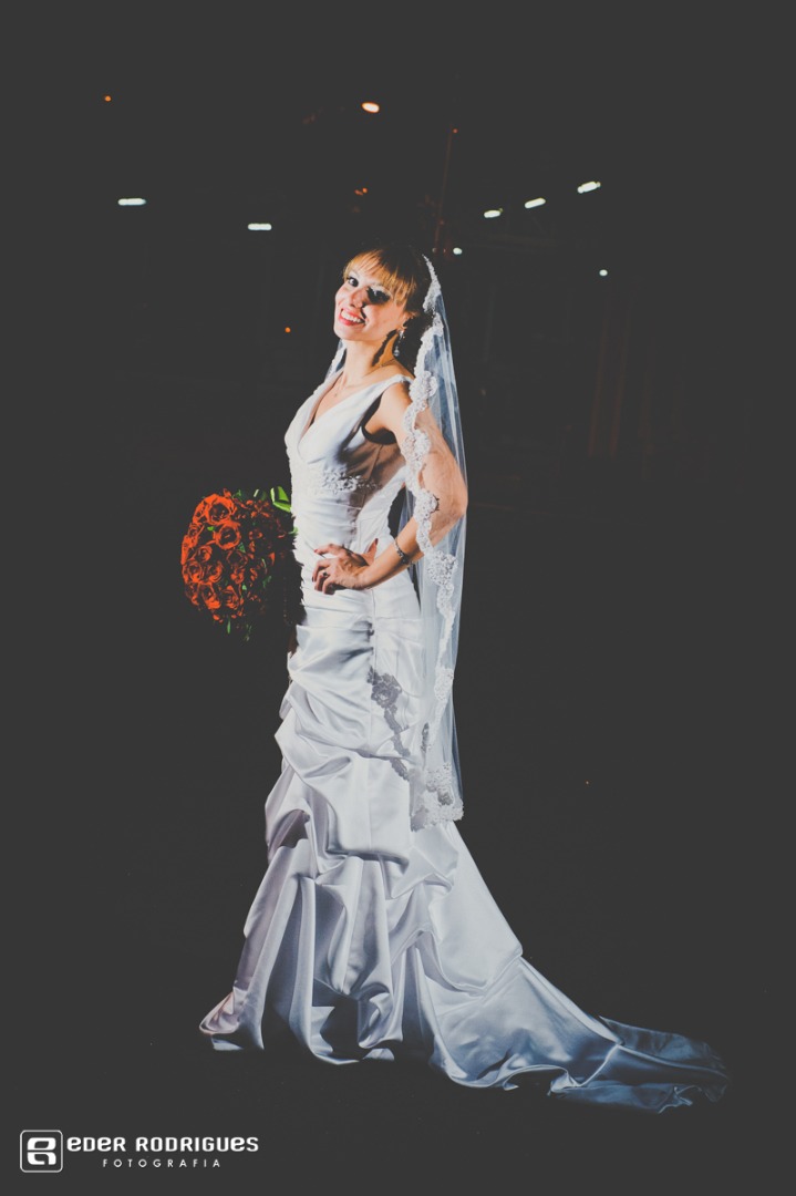 noiva com o buque no Museu Conde de Linhares