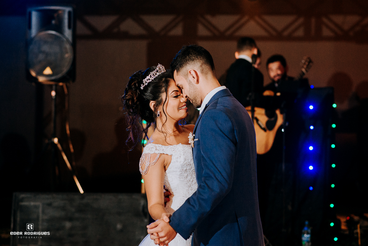 casal dançando na festa no tangaroa
