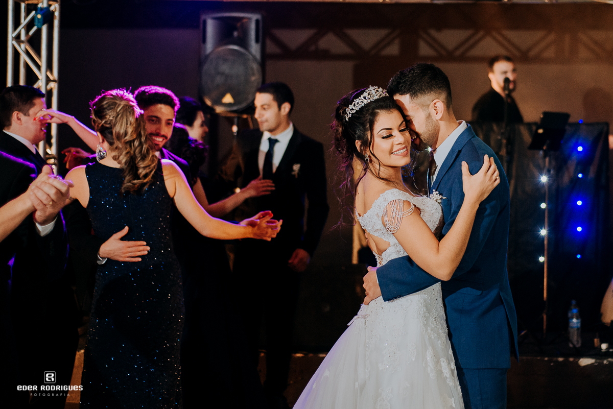 casal dançando na festa no sitio tangaroa