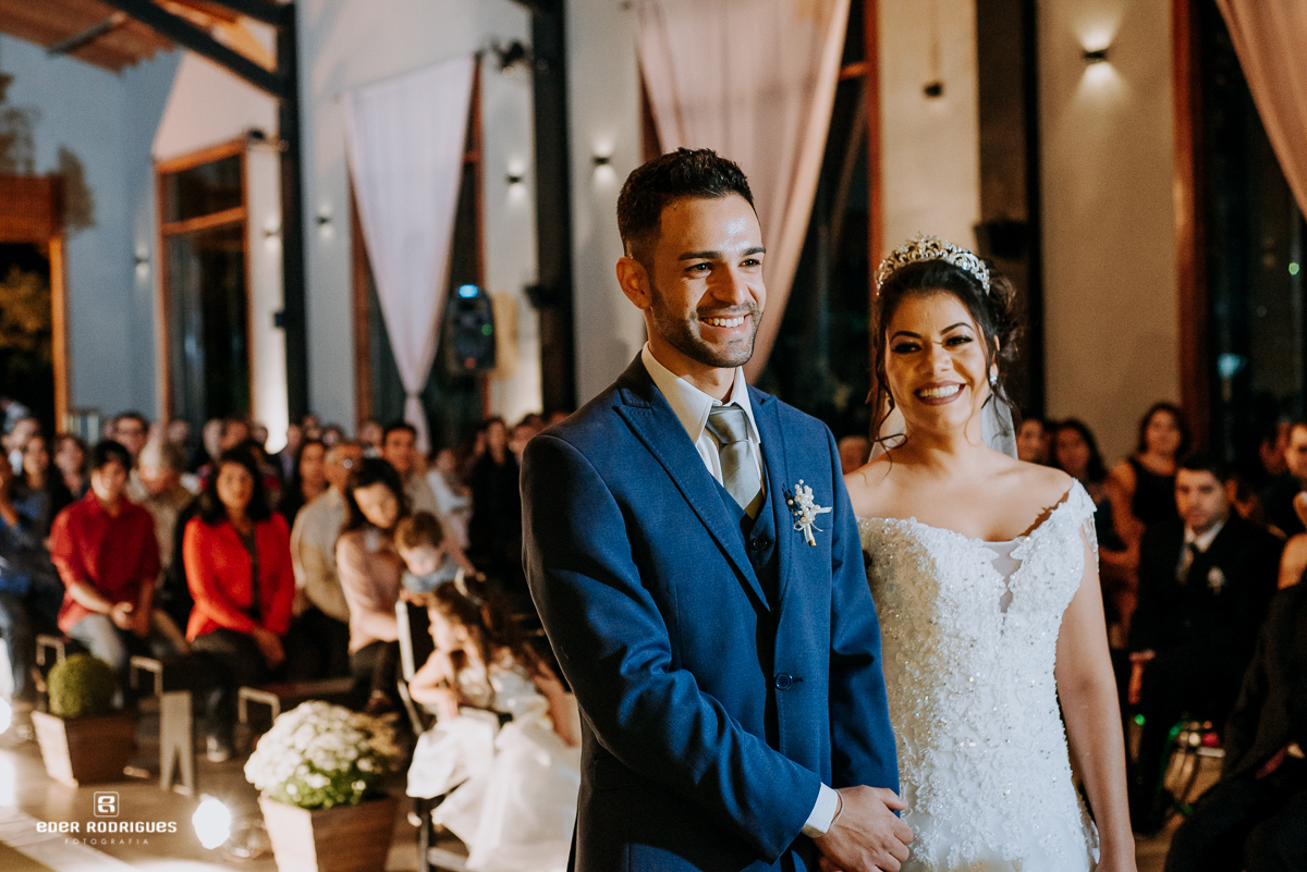 noivos sorrindo no casamento do tangaroa