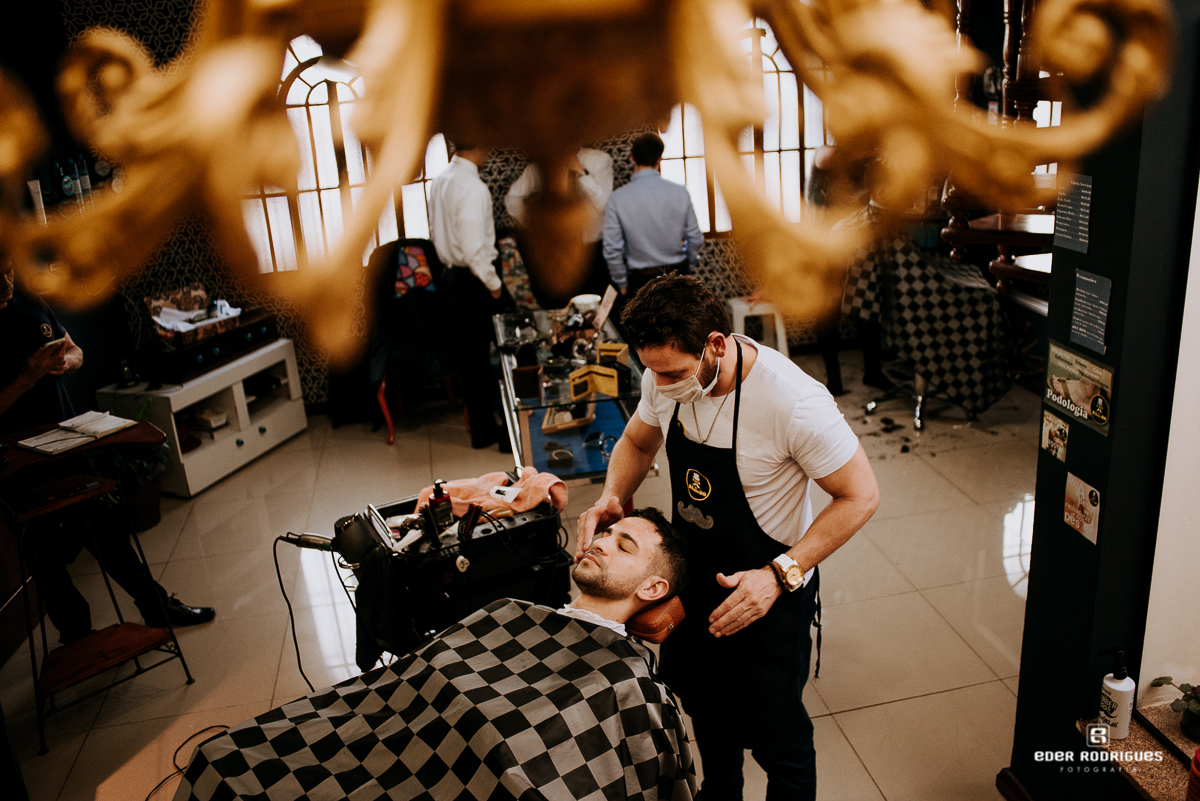 making noivo na casa do barbeiro