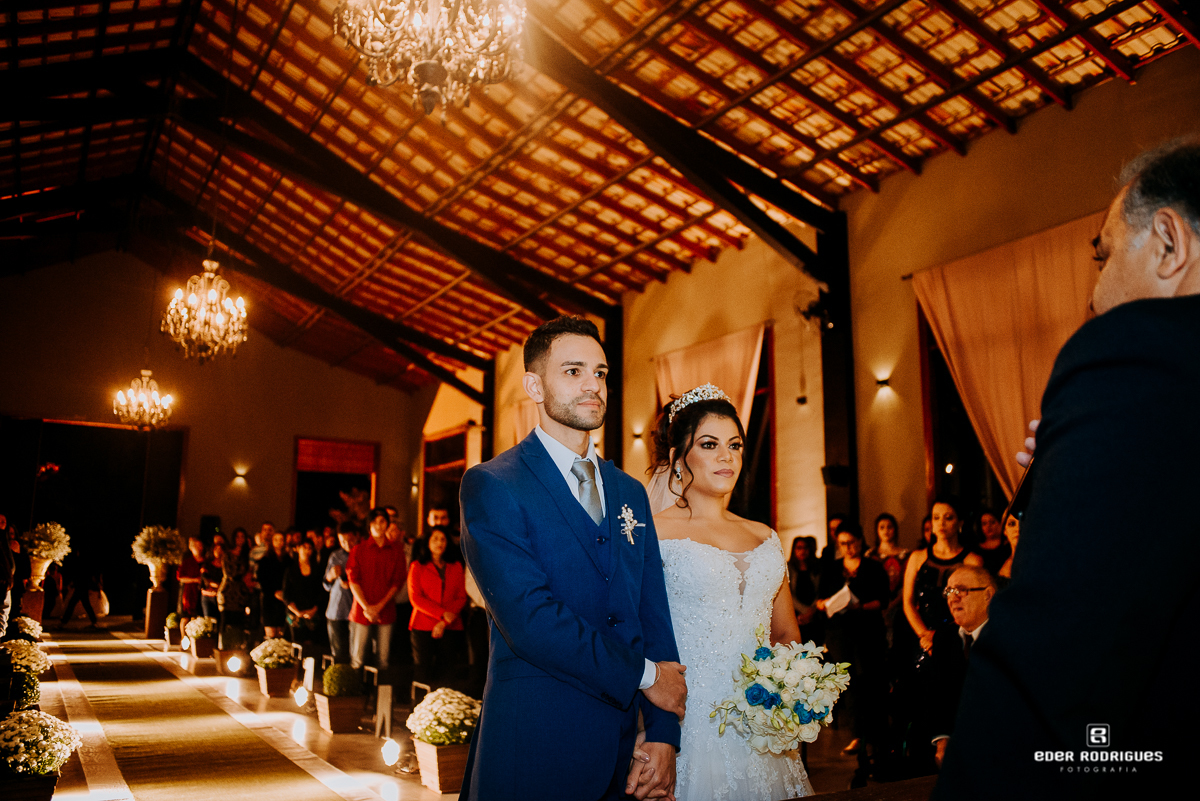 noivos na igreja do sitio tangaroa