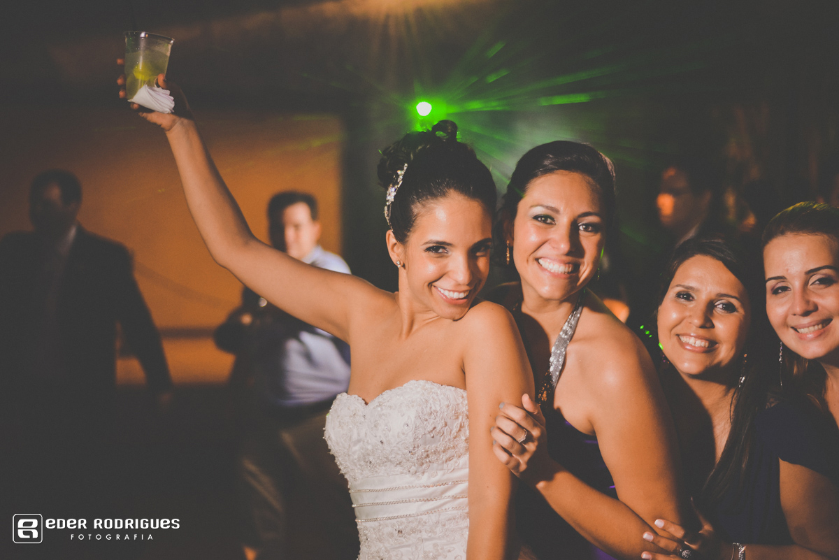 noiva dançando na festa de casamento