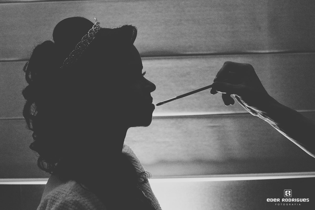 noiva fazendo maquiagem no salão Bethy Lima taubaté