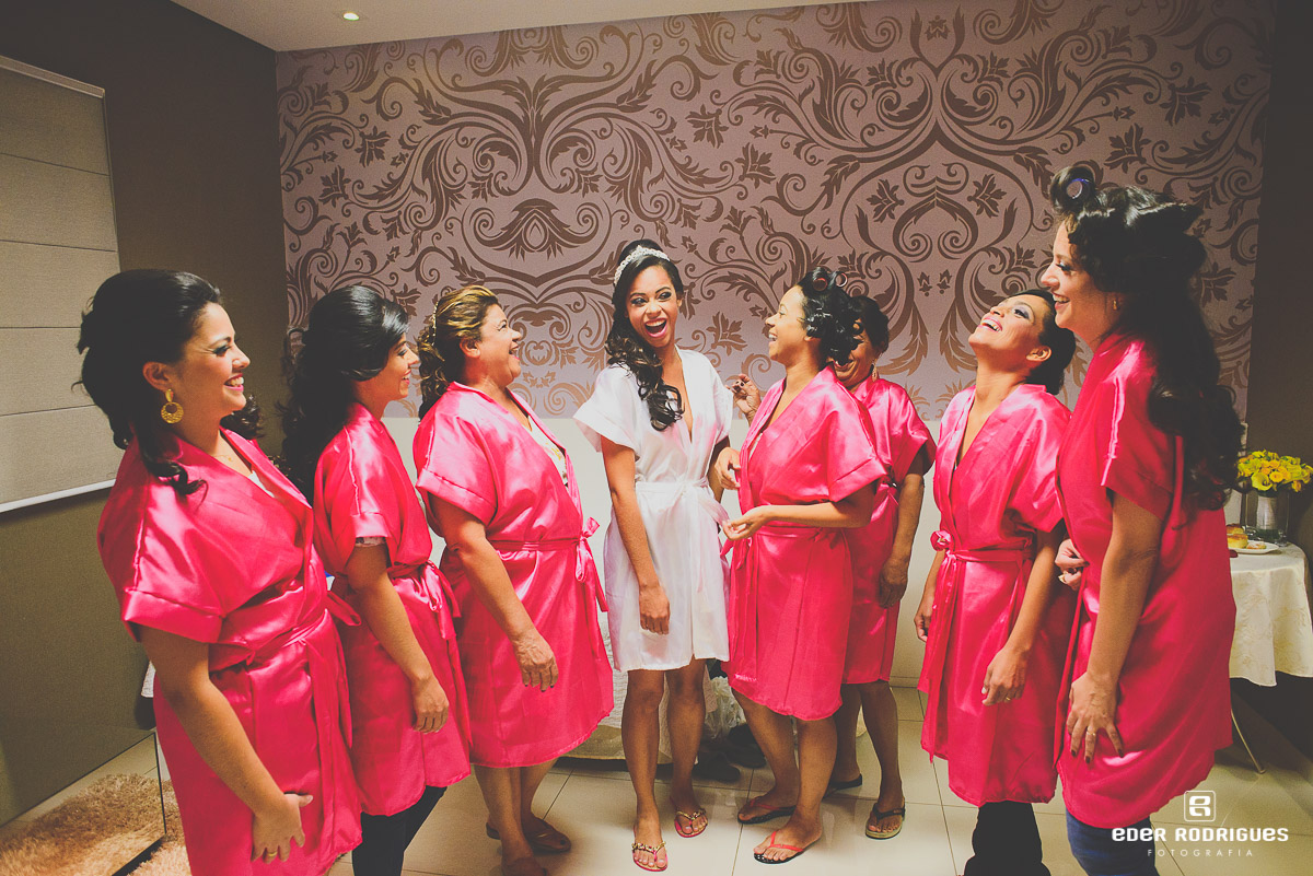 noiva com as madrinhas no making