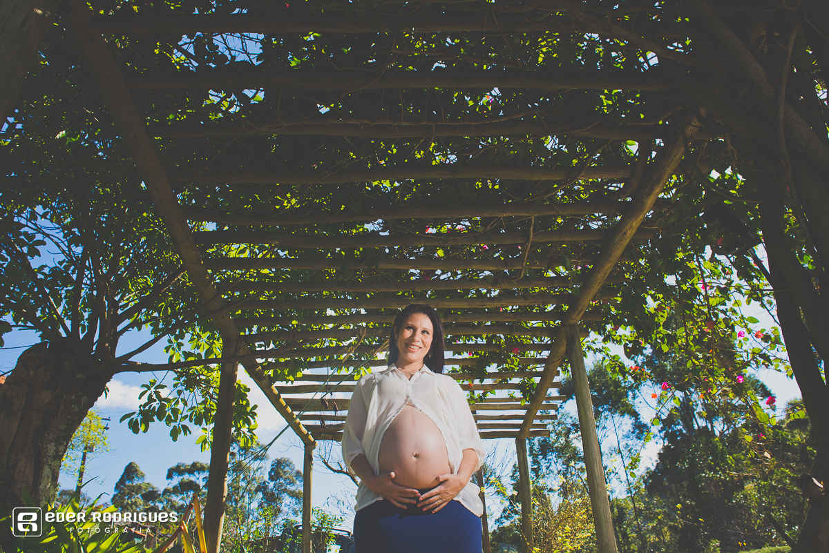 gravida feliz e sorrindo