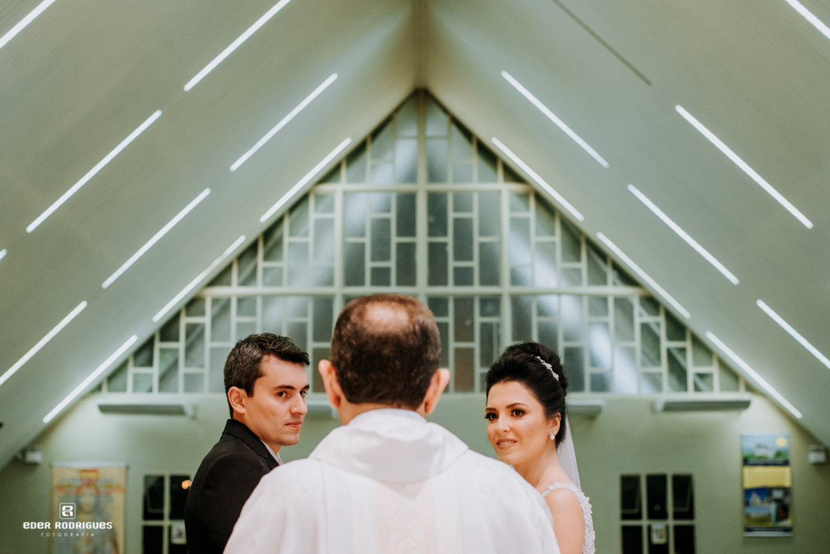 noivo e padre na paróquia sagrada família taubate