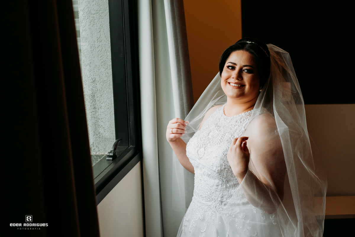 noiva com o vestido hotel gran vale caçapava