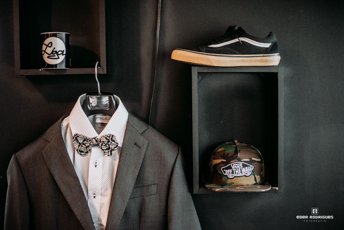 roupa e sapato do noivo PHD's Barber Club