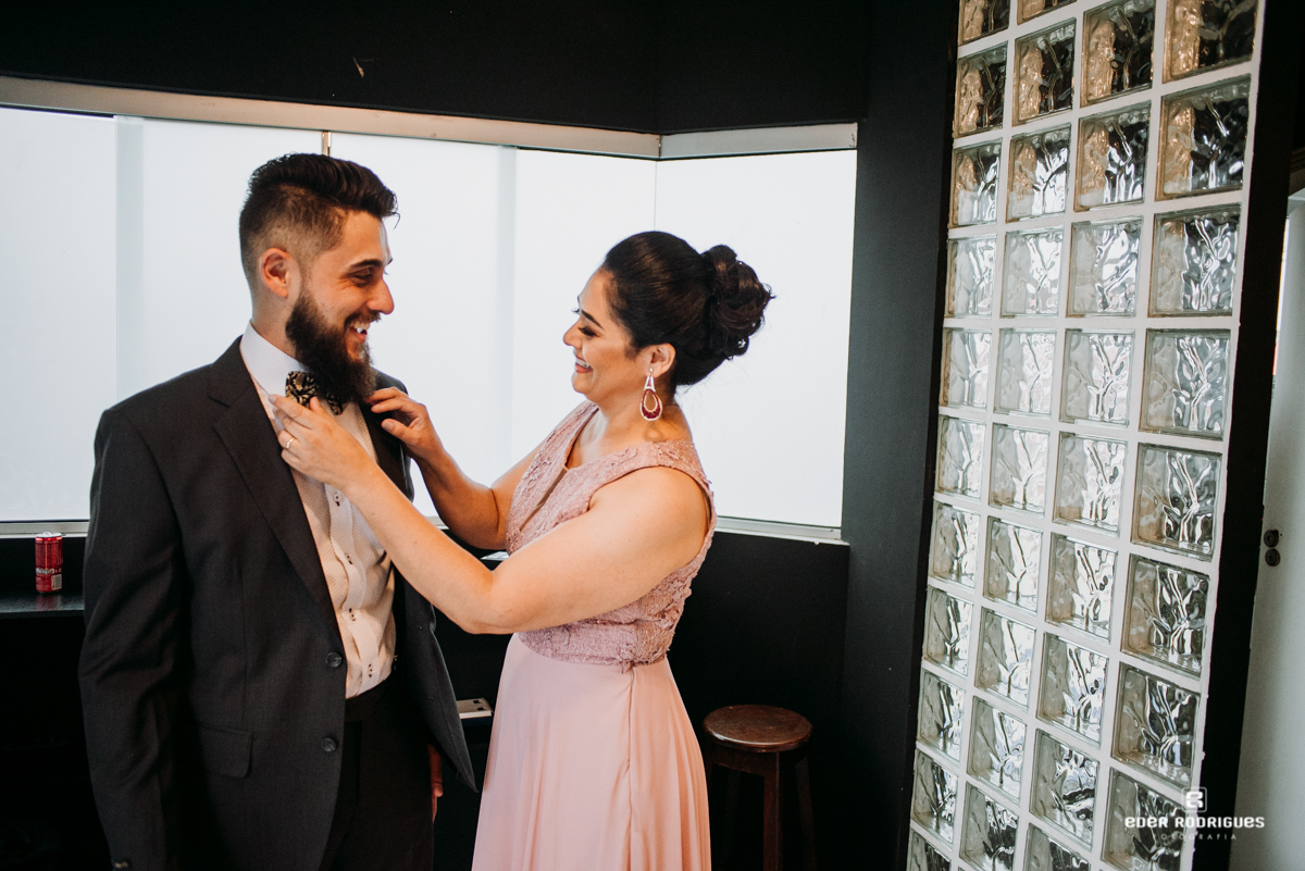 noivo e mãe PHD's Barber Club