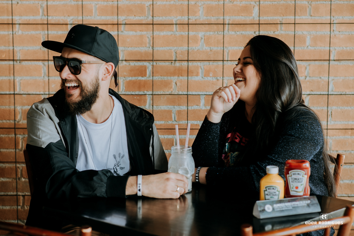casal de noivos no Joe Burgerhouse sjcampos