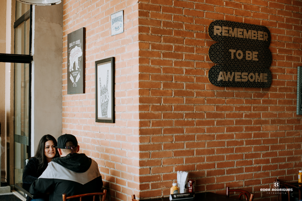 noivos no Joe Burgerhouse sjcampos