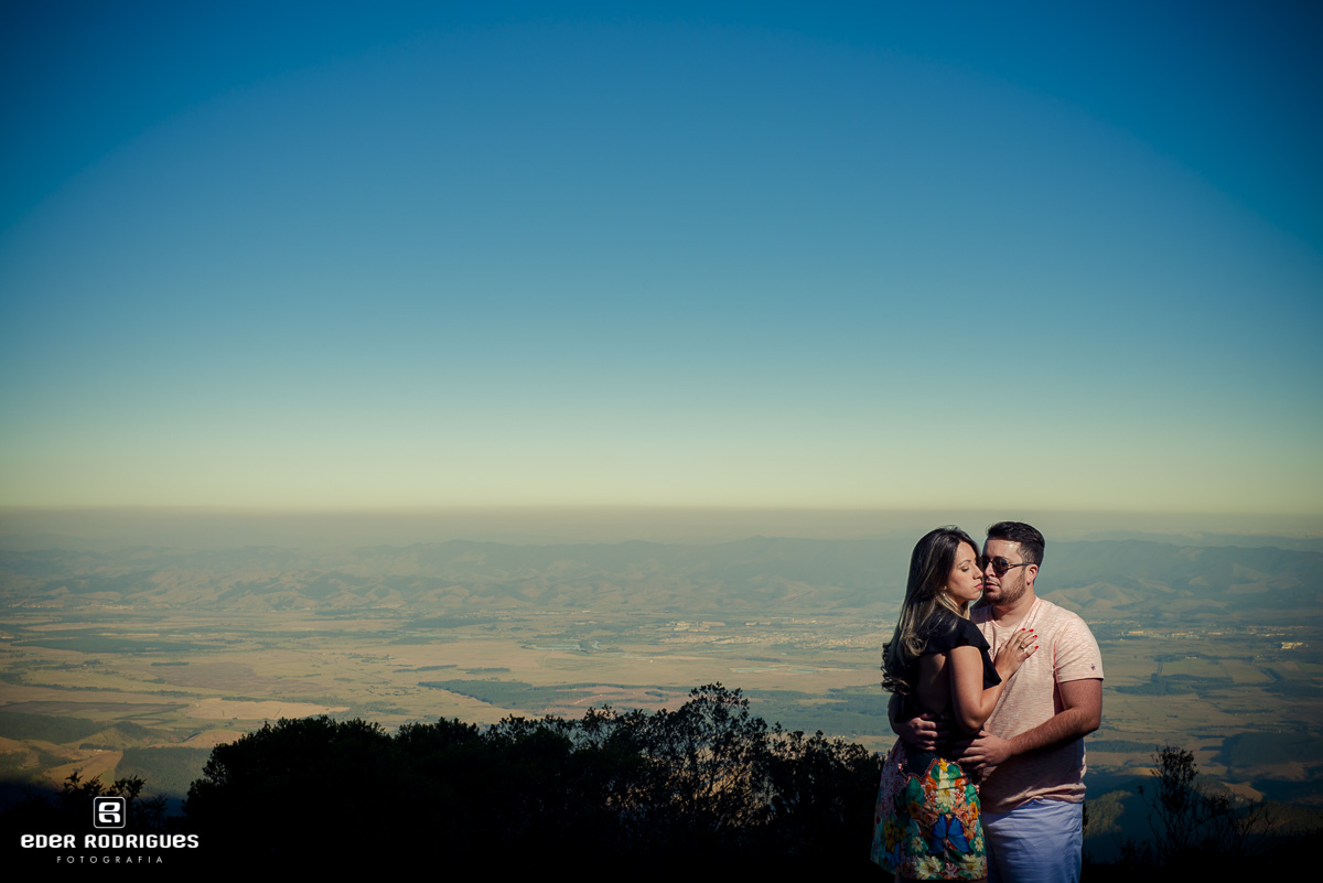 Casal de noivos no pico do itapeva, Amanda e Mateus, em Campos do Jordão