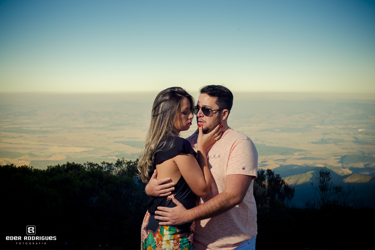 Casal de noivos no pico do itapeva, Amanda e Mateus, em Campos do Jordão