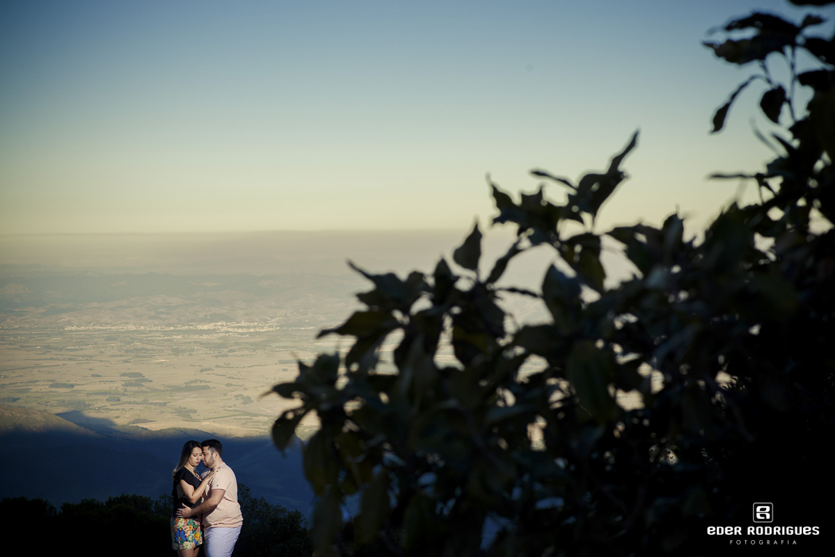 Casal de noivos no pico do itapeva, Amanda e Mateus, em Campos do Jordão