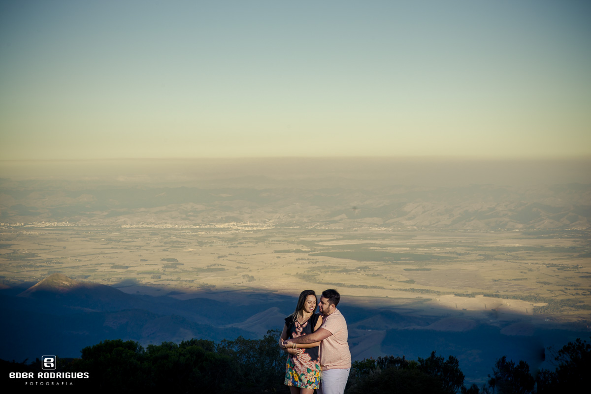 Casal de noivos no pico do itapeva, Amanda e Mateus, em Campos do Jordão