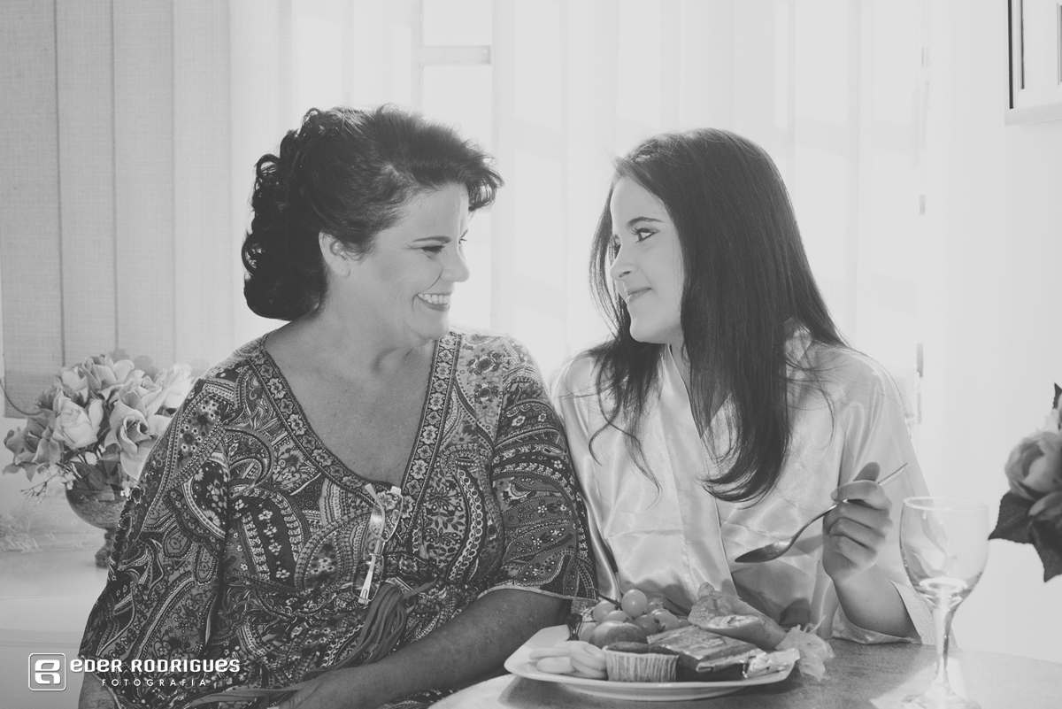 noiva e mãe no salão em sjc