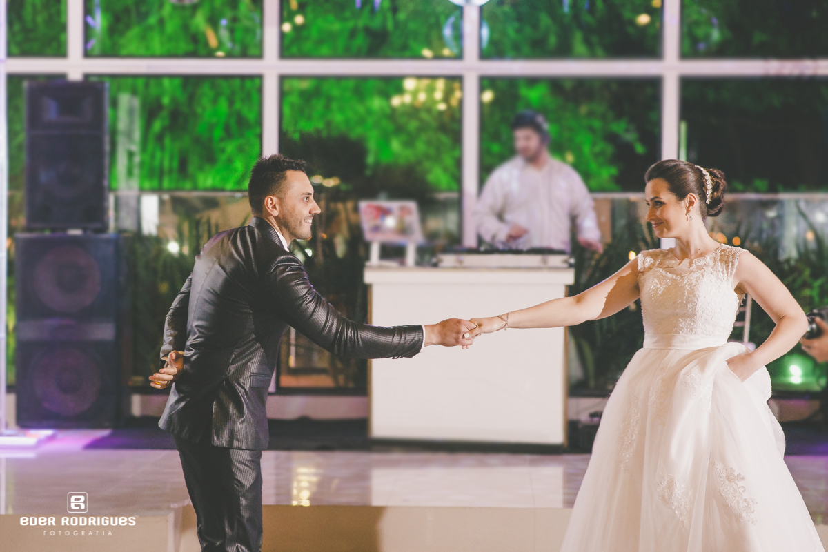 Casal de noivos dançando, DJ Classe A Eventos