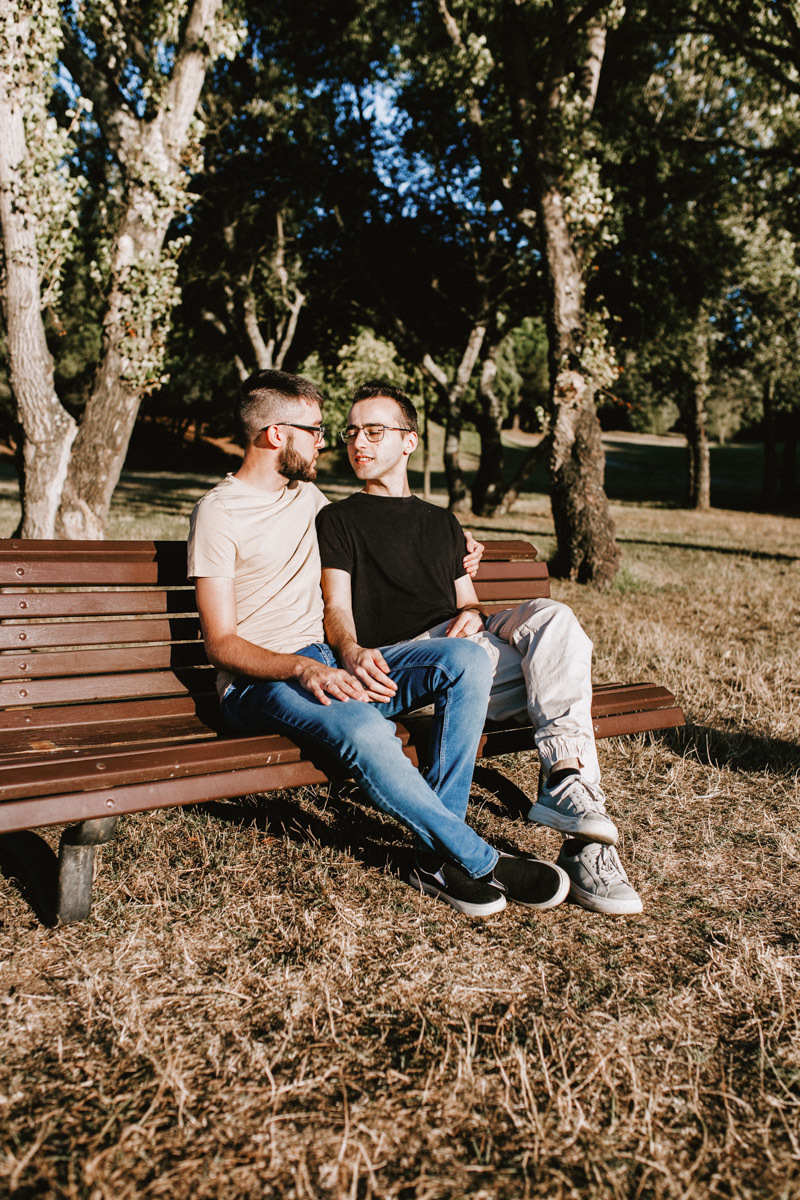 Um ensaio de casal em Portugal com estilo natural e romântico.