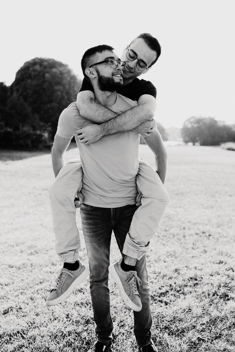 Um ensaio de casal em Portugal com estilo natural e romântico.