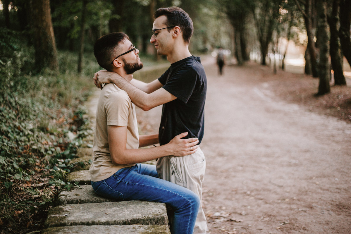 Um ensaio de casal em Portugal com estilo natural e romântico.