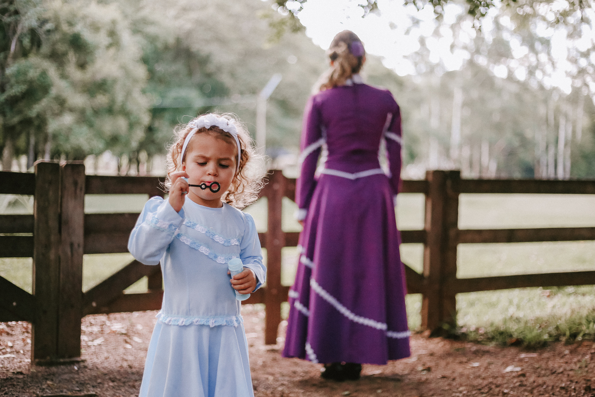 Um ensaio de casal em Portugal com estilo natural e romântico.