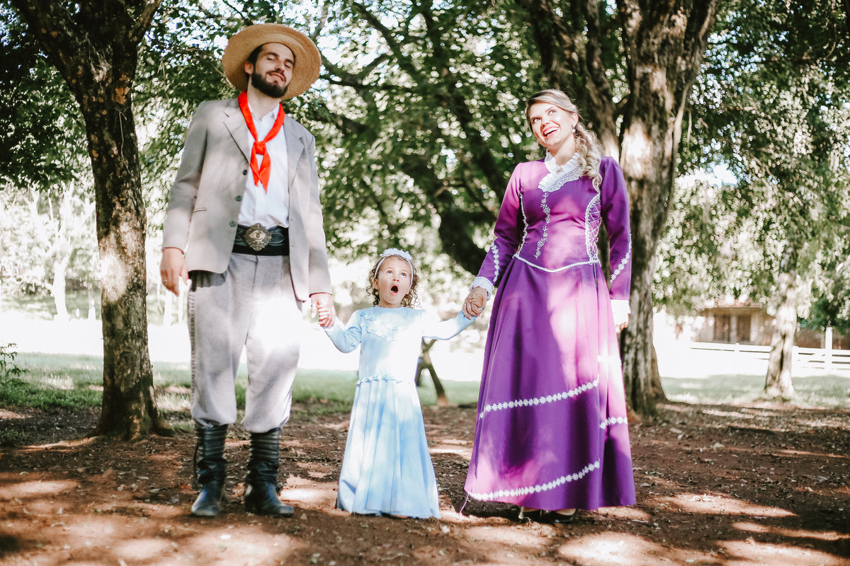 Um ensaio de casal em Portugal com estilo natural e romântico.