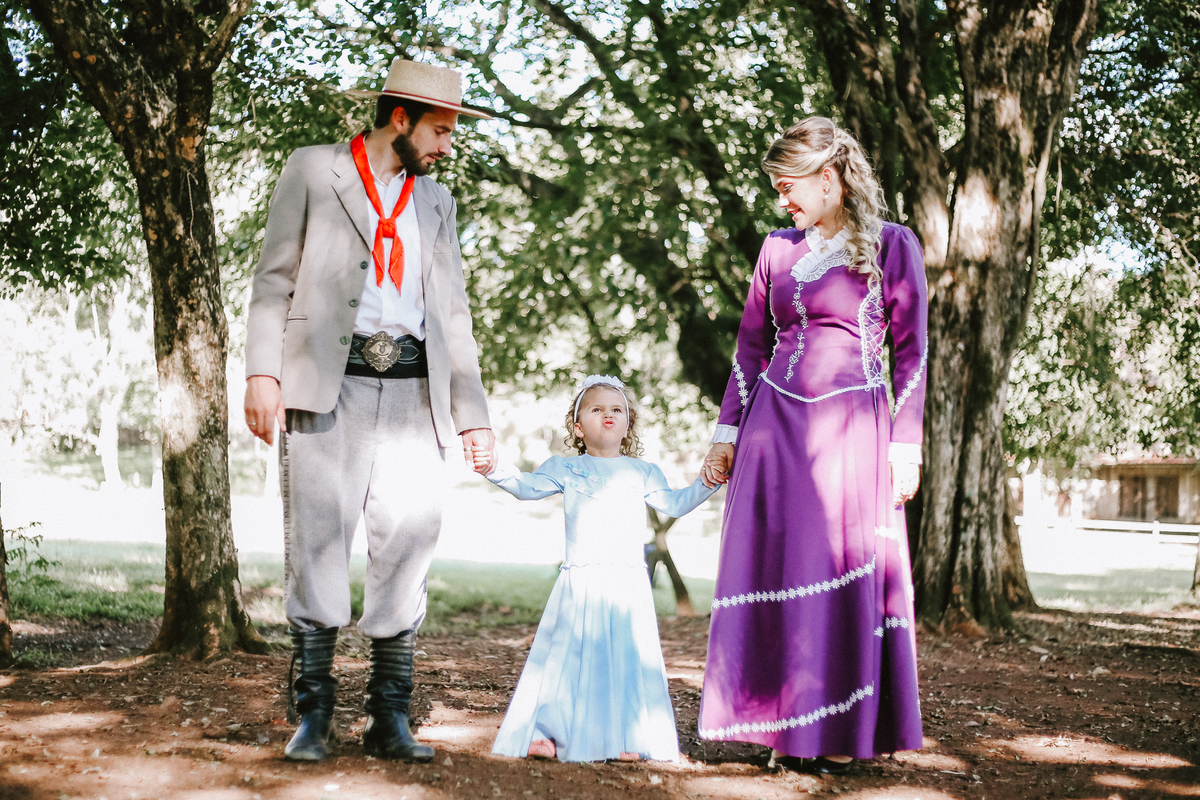 Um ensaio de casal em Portugal com estilo natural e romântico.