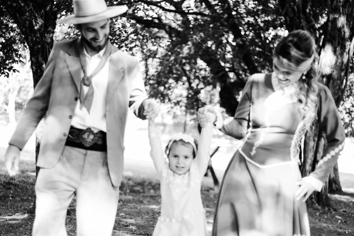 Um ensaio de casal em Portugal com estilo natural e romântico.