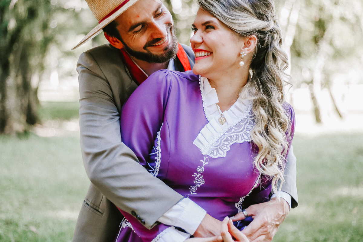 Um ensaio de casal em Portugal com estilo natural e romântico.