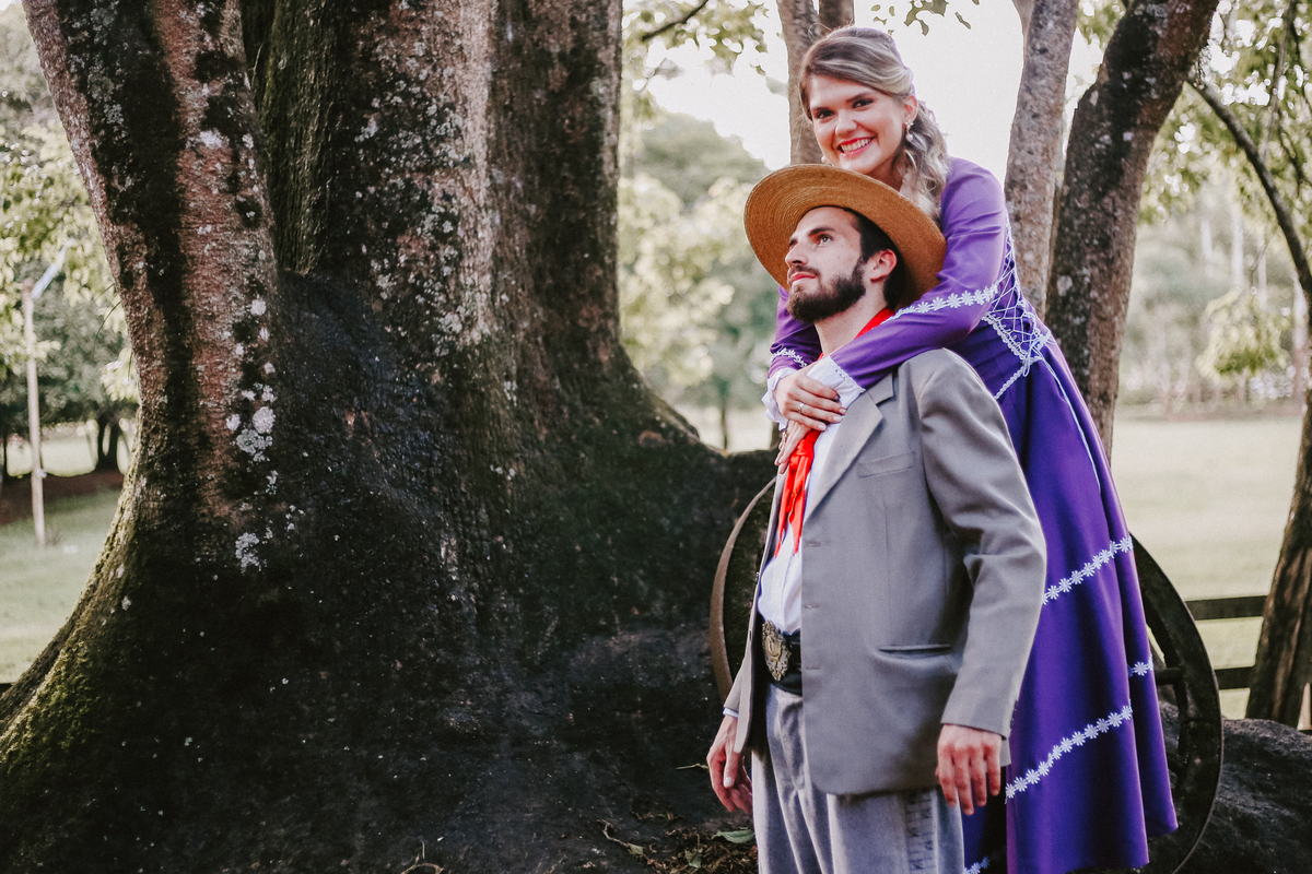 Um ensaio de casal em Portugal com estilo natural e romântico.