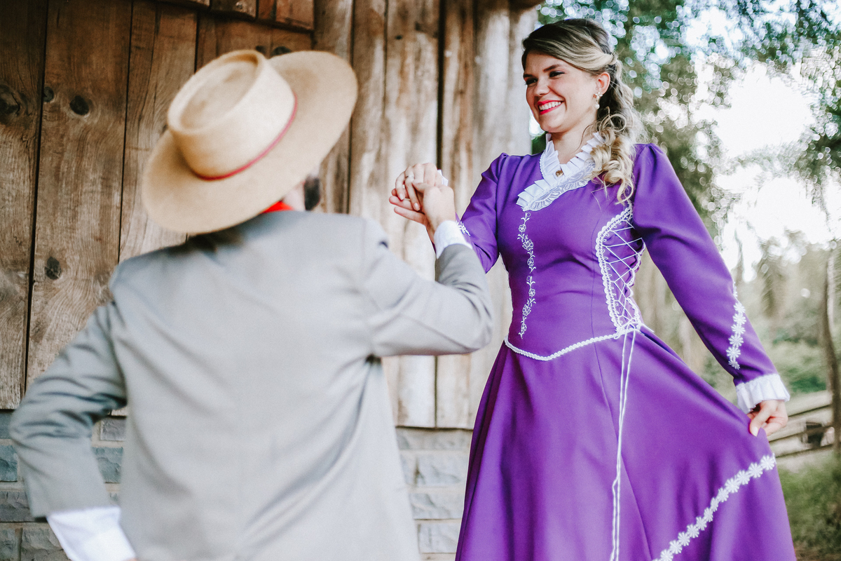 Um ensaio de casal em Portugal com estilo natural e romântico.